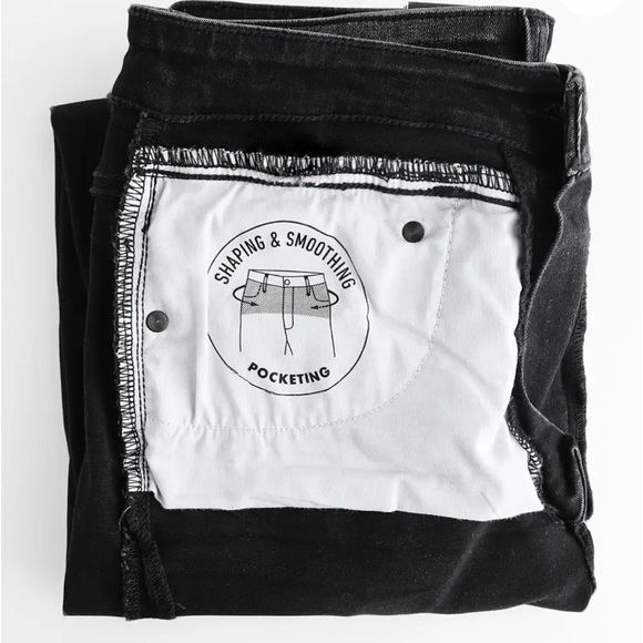 Buckle Black Jeans- like new - Picture 5 of 7